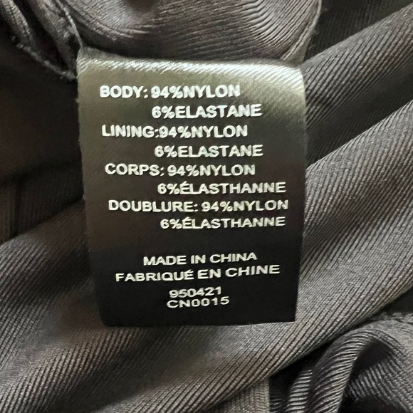 House of Harlow 1960 All Day Contour V-neck Black Shorts Jumpsuit Size Small NWT - Picture 7 of 8